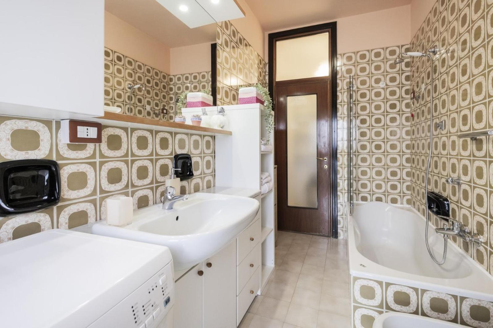 Big Deluxe Apts Italian Style Lake&Terrace Appartement Lecco Buitenkant foto